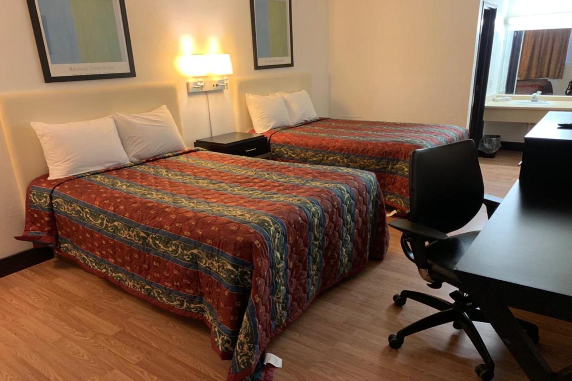 Economy Inn Of Холънд Екстериор снимка