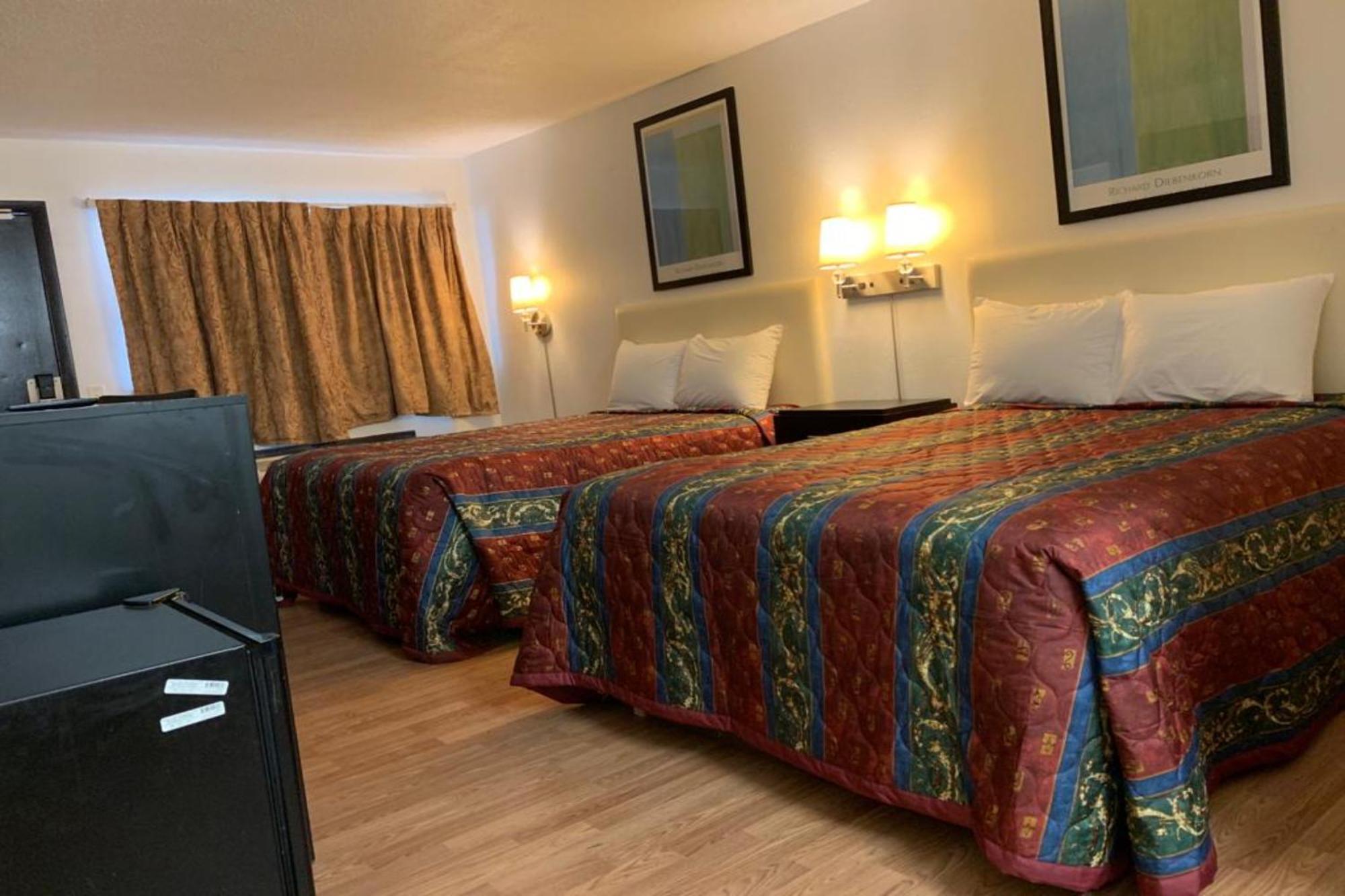 Economy Inn Of Холънд Екстериор снимка