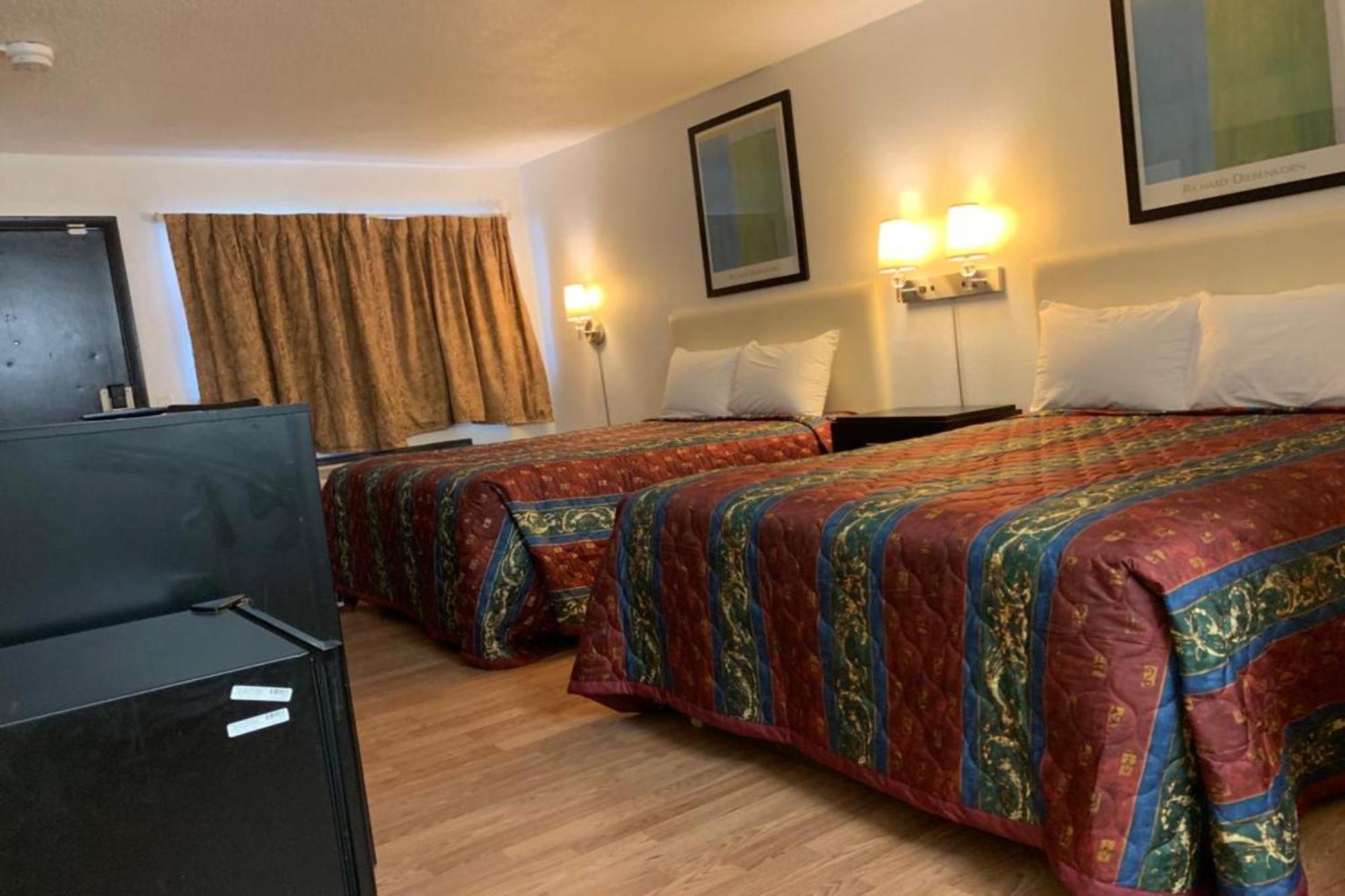 Economy Inn Of Холънд Екстериор снимка