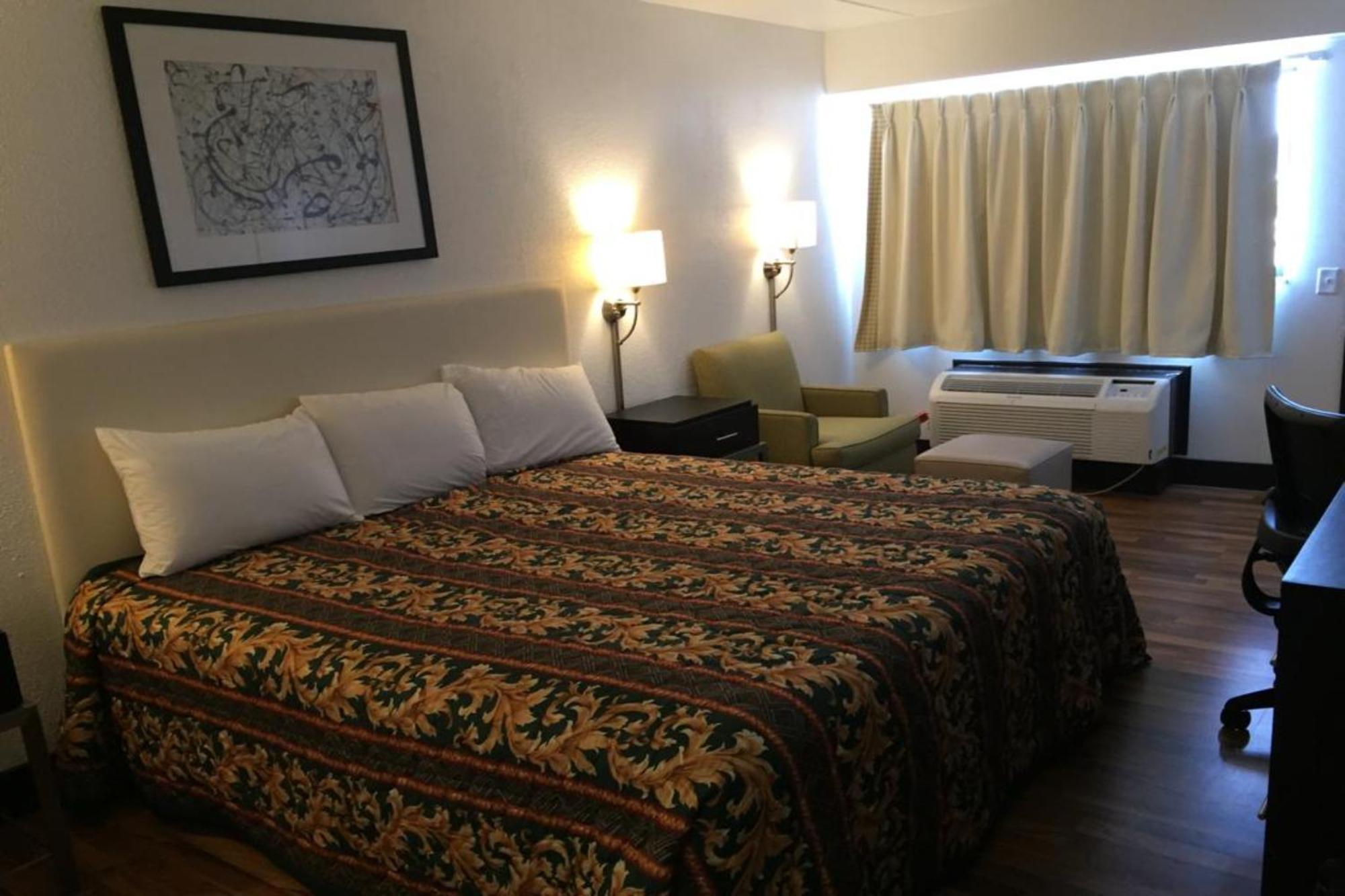 Economy Inn Of Холънд Екстериор снимка