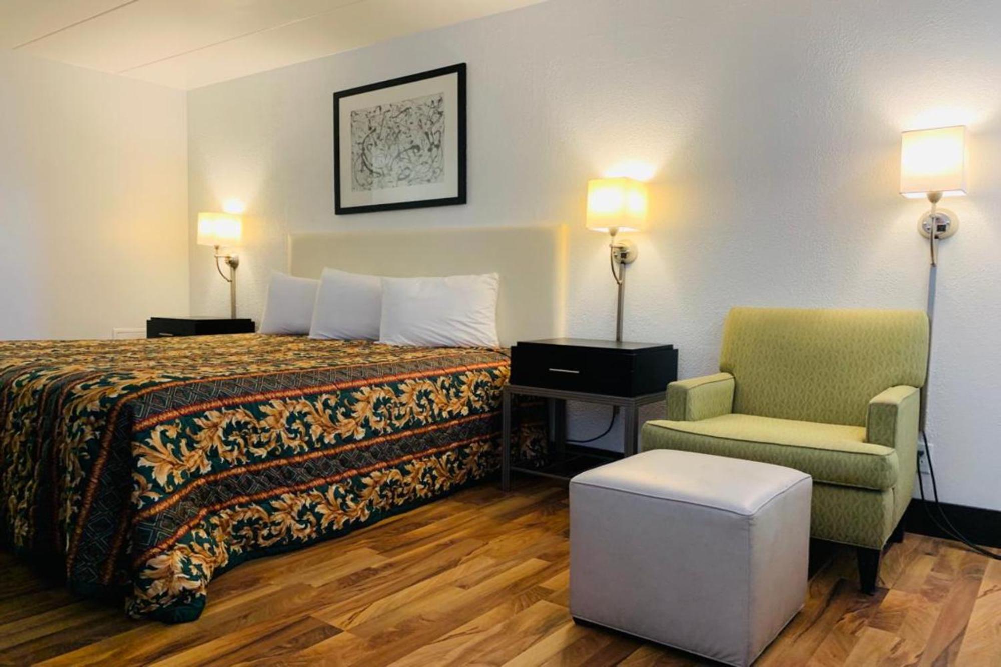 Economy Inn Of Холънд Екстериор снимка