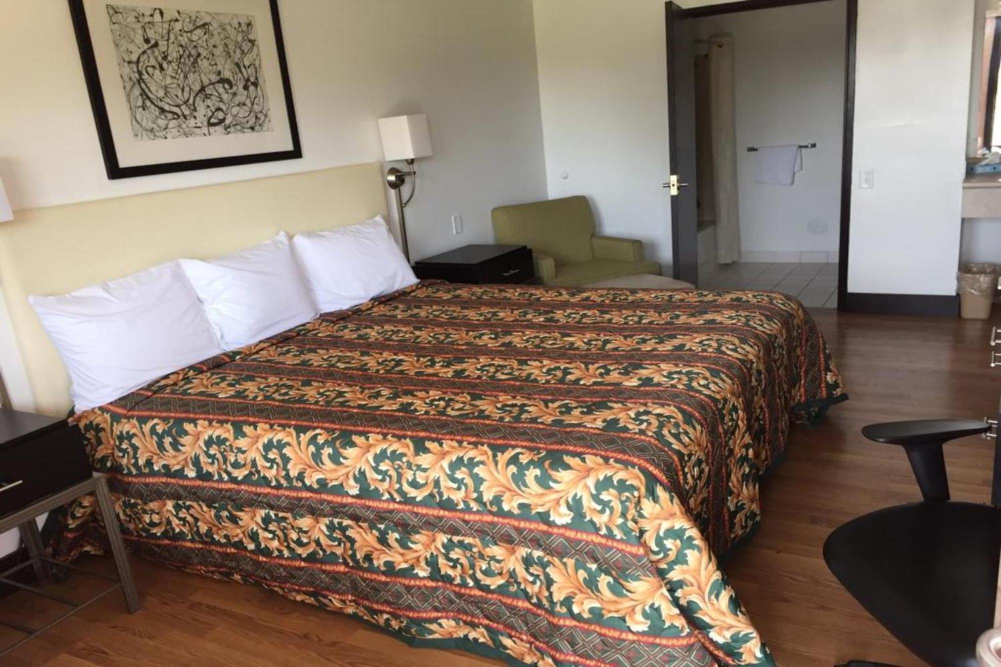 Economy Inn Of Холънд Екстериор снимка