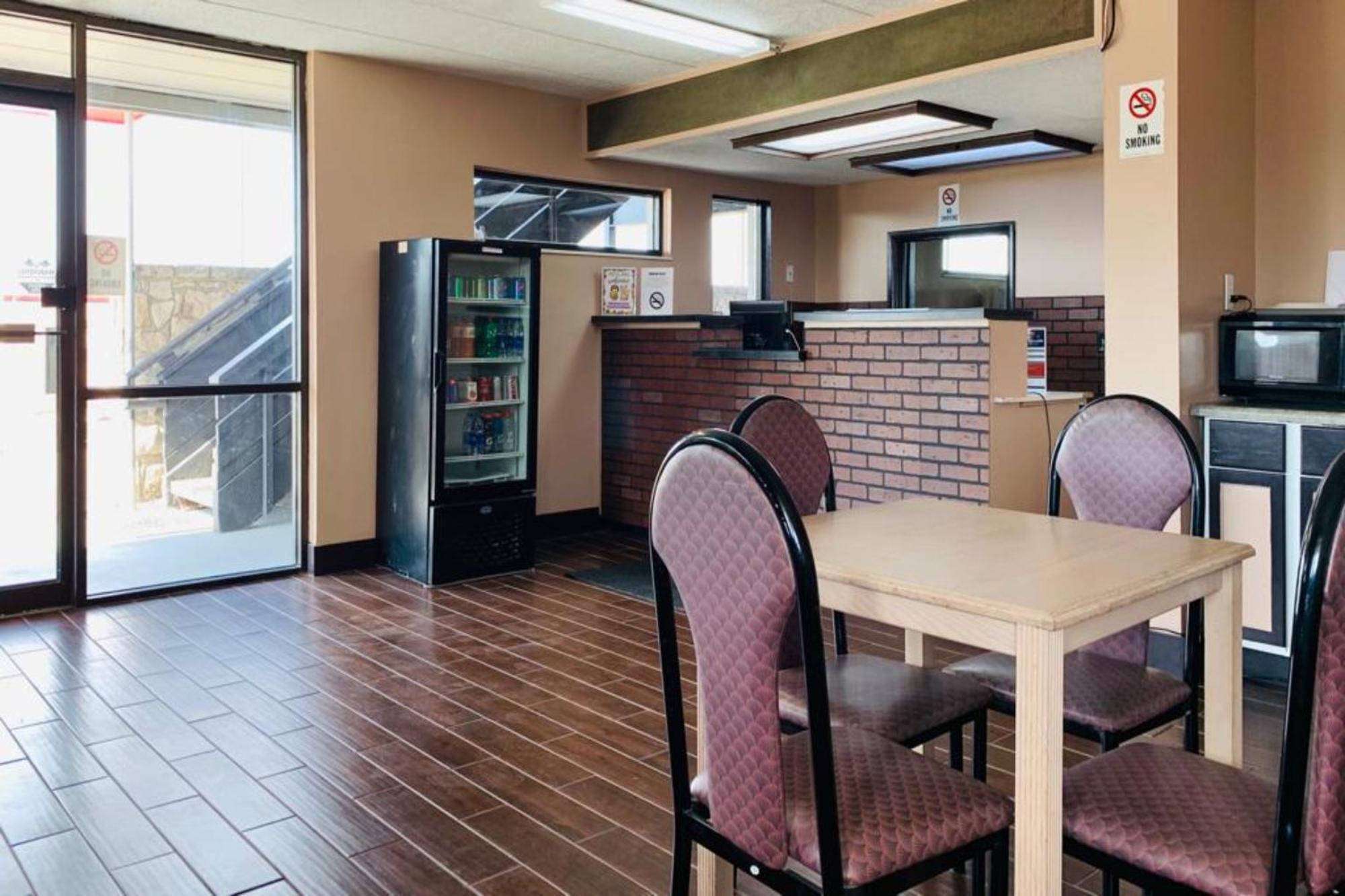 Economy Inn Of Холънд Екстериор снимка
