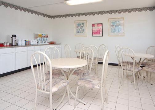 Economy Inn Of Холънд Ресторант снимка